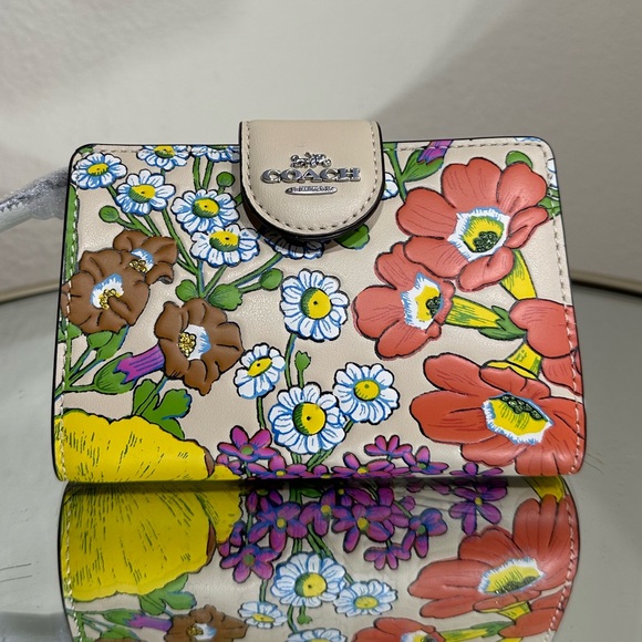 Coach Medium Corner Zip Wallet Light Cream With Floral Print - Picture 1 of 9